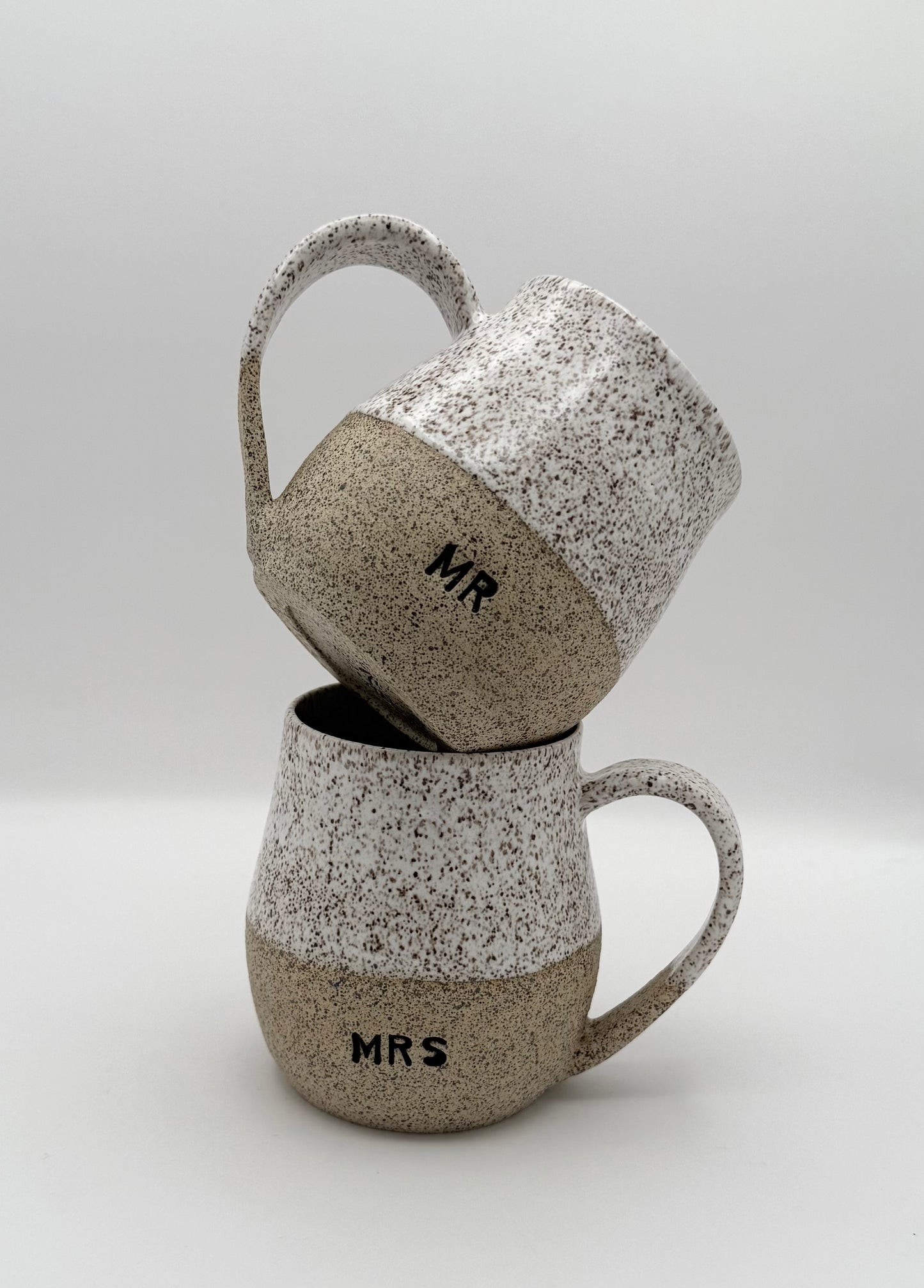 Minimalist - Mr & Mrs Mug Pair