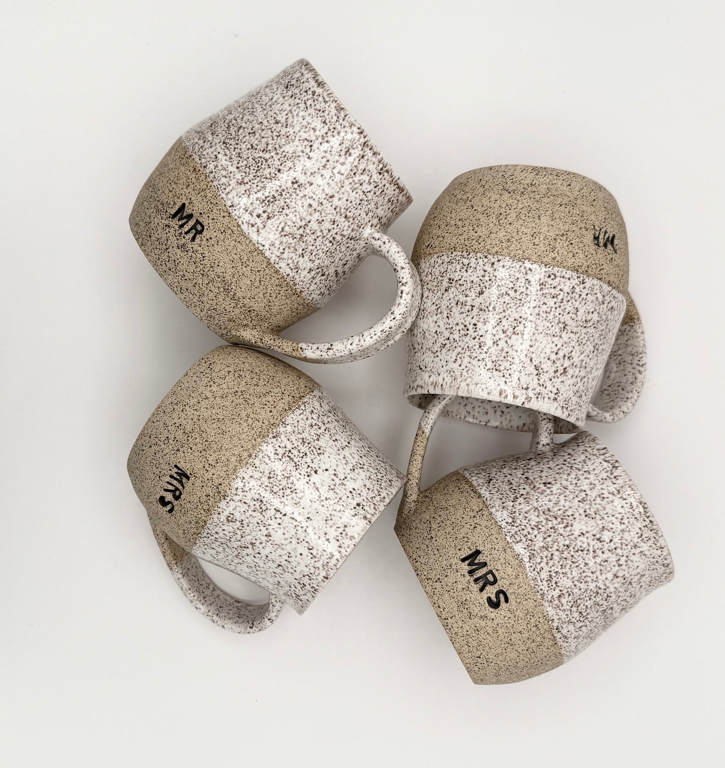 Minimalist - Mr & Mrs Mug Pair