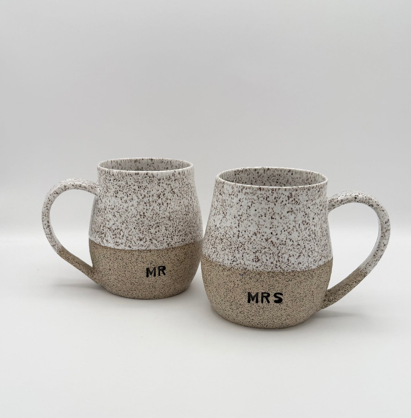 Minimalist - Mr & Mrs Mug Pair