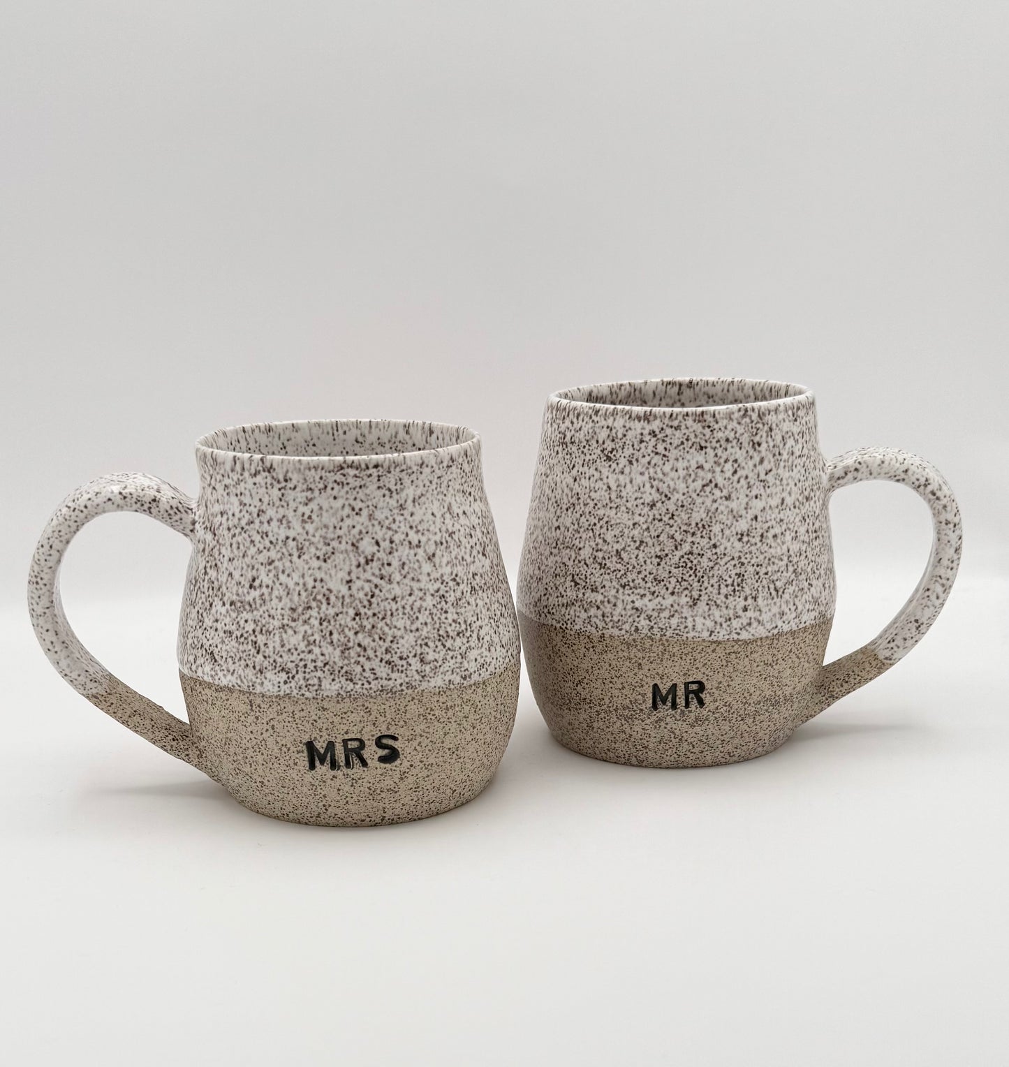Minimalist - Mr & Mrs Mug Pair